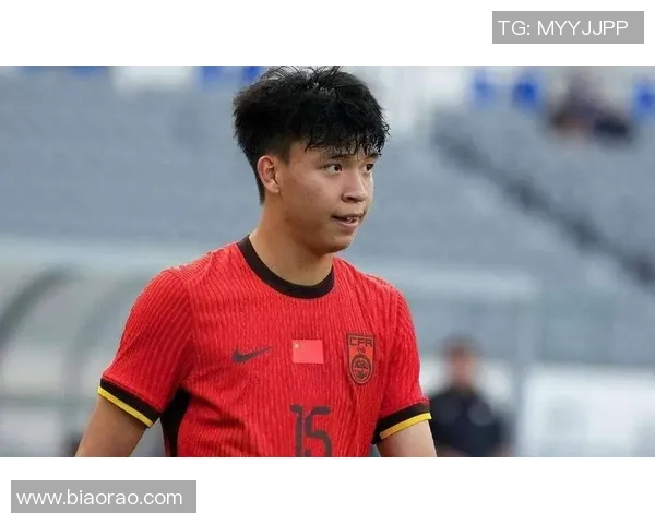 18岁足球新星崭露头角 踢场上风头劲猛 成为各大俱乐部关注焦点