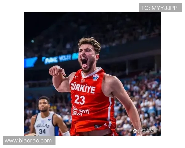 球迷看台情绪失控怒骂当红球星引发赛场激烈舆论风波